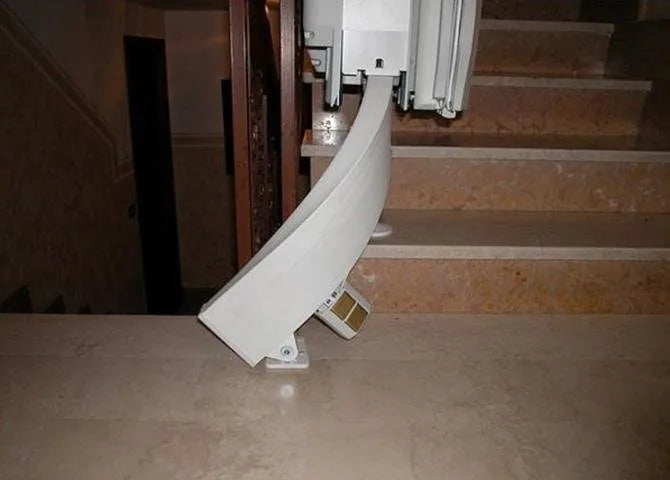 Acorn Treppenlift – neu – bis 120 kg