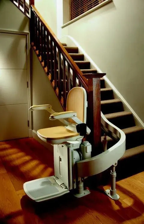 Acorn Treppenlift – neu – bis 120 kg